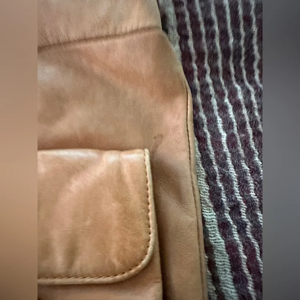 HOBO International leather adjustable crossbody bag - Picture 9 of 13